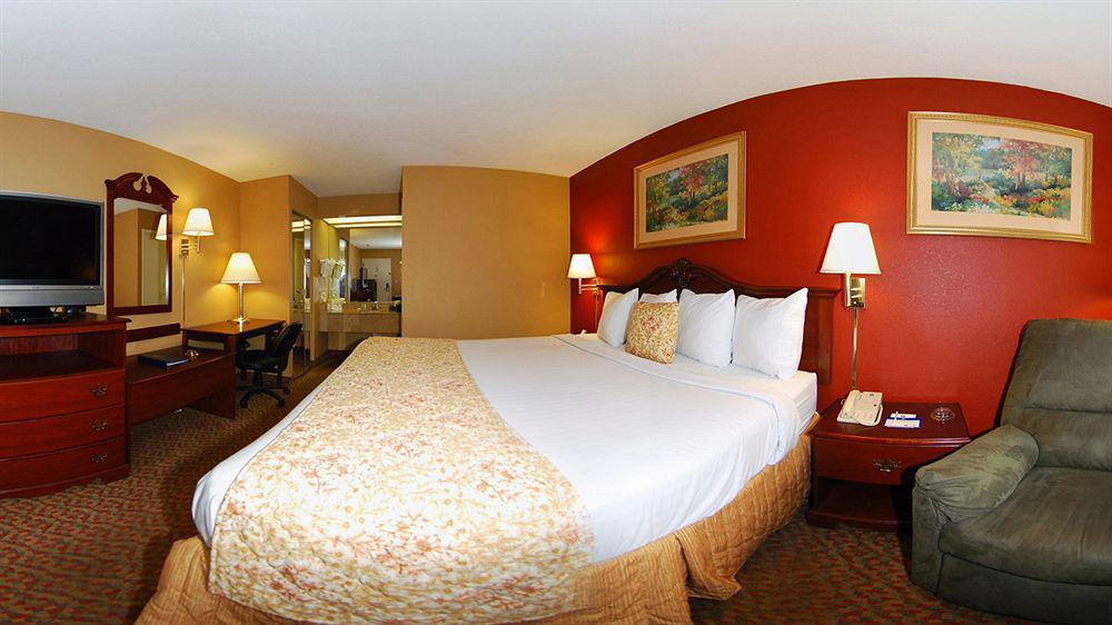 Surestay Plus Hotel By Best Western Southern Pines Pinehurst Extérieur photo